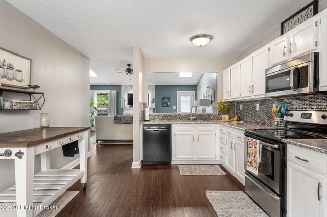 4302 Holly Tree Dr, Louisville, KY 40241