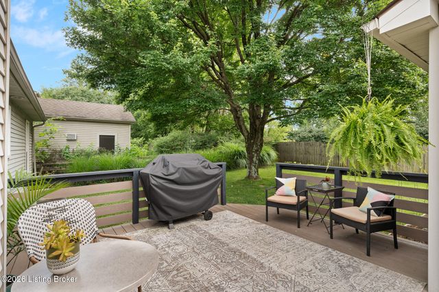 4302 Holly Tree Dr, Louisville, KY 40241