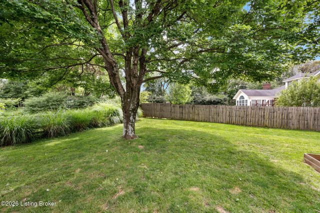 4302 Holly Tree Dr, Louisville, KY 40241