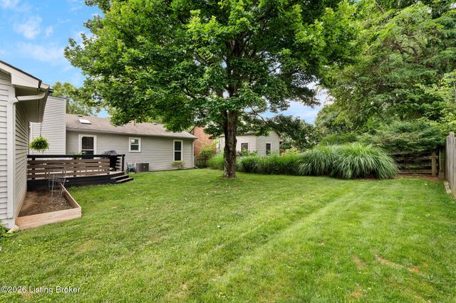 4302 Holly Tree Dr, Louisville, KY 40241
