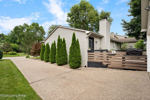 4302 Holly Tree Dr, Louisville, KY 40241
