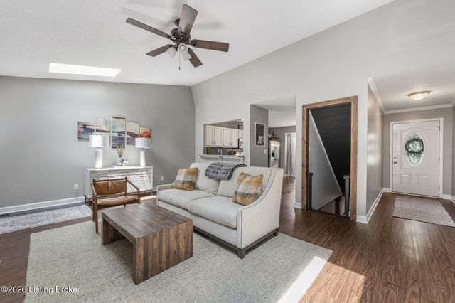 4302 Holly Tree Dr, Louisville, KY 40241