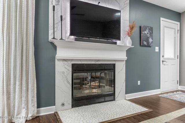4302 Holly Tree Dr, Louisville, KY 40241