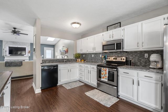 4302 Holly Tree Dr, Louisville, KY 40241