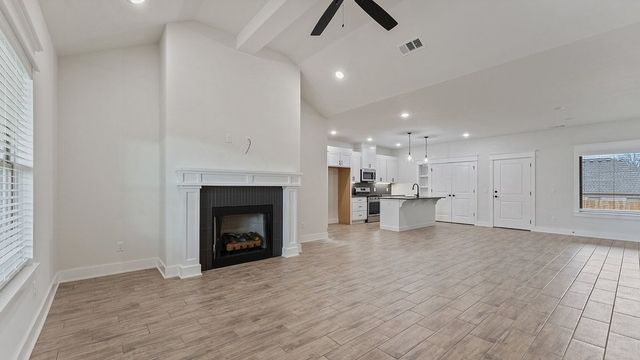 86 N Banner Avenue, Farmington, AR 72730