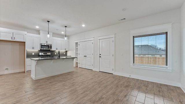 86 N Banner Avenue, Farmington, AR 72730