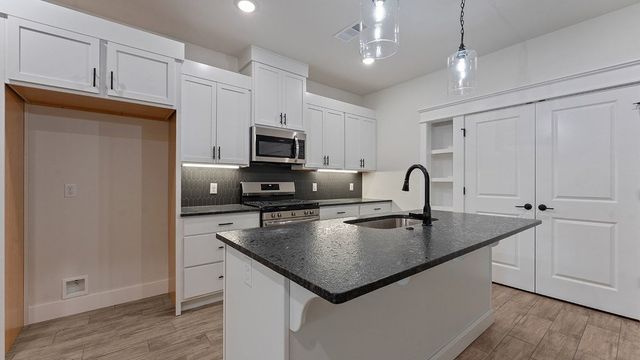 86 N Banner Avenue, Farmington, AR 72730