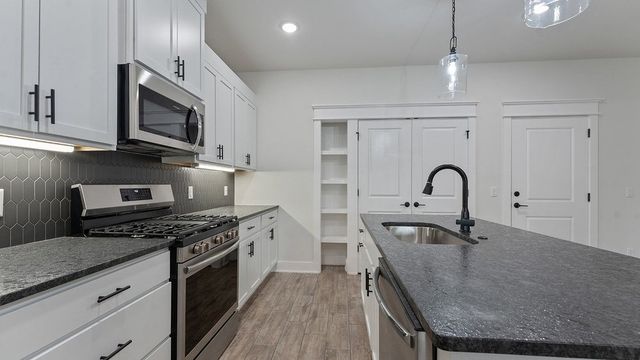 86 N Banner Avenue, Farmington, AR 72730