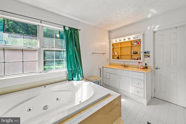 10711 FEATHERSTONE DR, Fort Washington, MD 20744