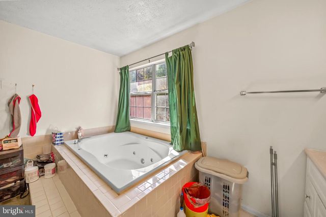 10711 FEATHERSTONE DR, Fort Washington, MD 20744