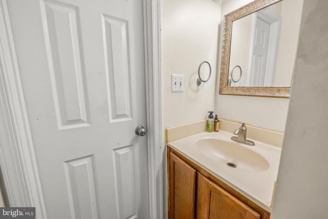 10711 FEATHERSTONE DR, Fort Washington, MD 20744