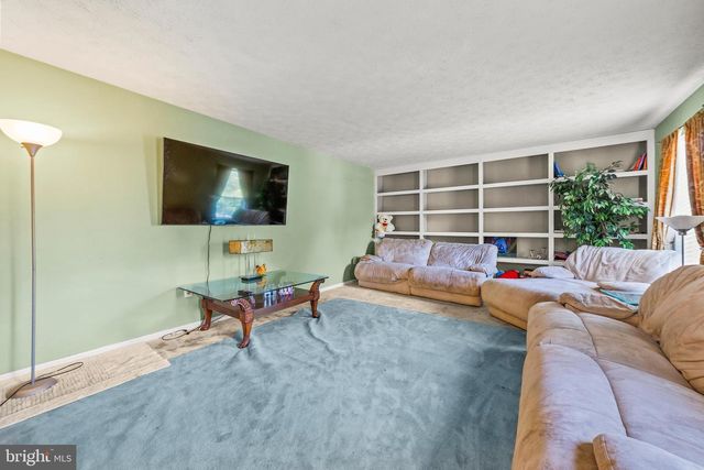 10711 FEATHERSTONE DR, Fort Washington, MD 20744