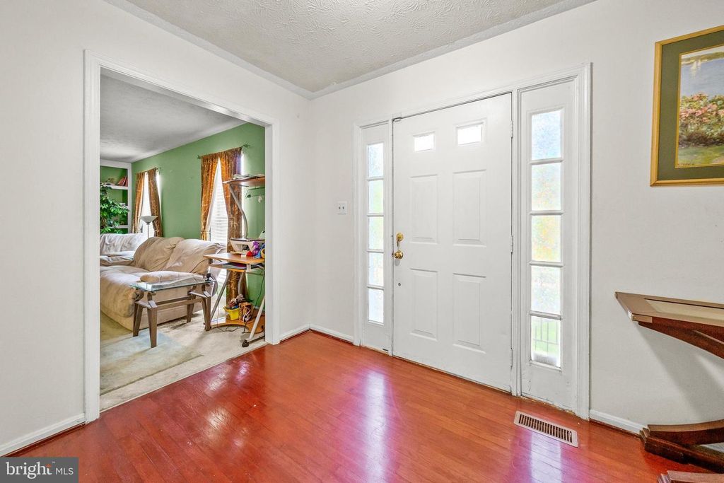 10711 FEATHERSTONE DR, Fort Washington, MD 20744