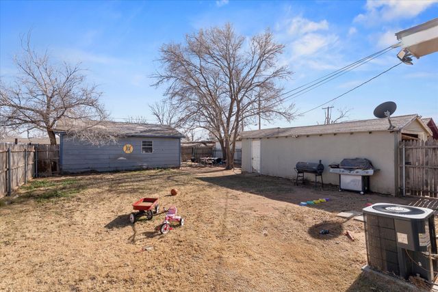 805 Avenue C, Levelland, TX 79336