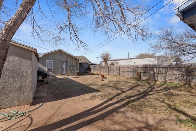 805 Avenue C, Levelland, TX 79336