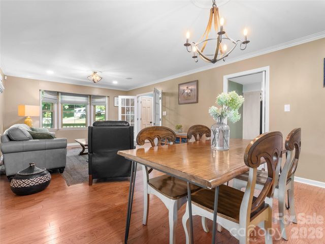 121 Churchill Downs Drive, Fairview, NC 28730