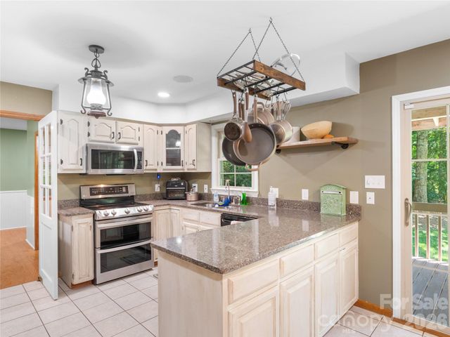 121 Churchill Downs Drive, Fairview, NC 28730