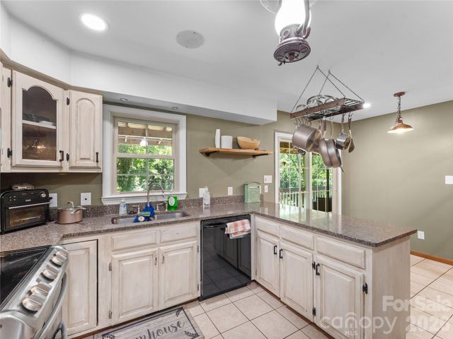 121 Churchill Downs Drive, Fairview, NC 28730