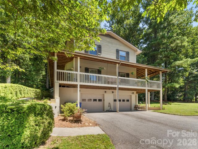 121 Churchill Downs Drive, Fairview, NC 28730