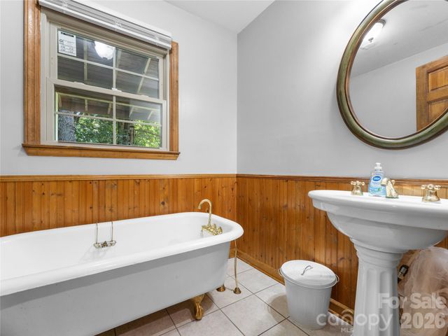 121 Churchill Downs Drive, Fairview, NC 28730