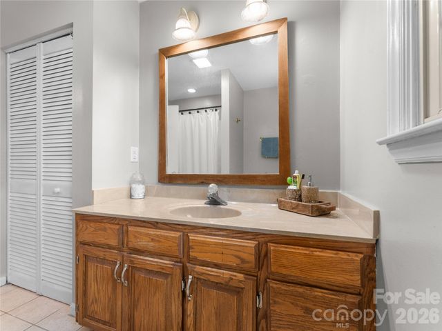 121 Churchill Downs Drive, Fairview, NC 28730