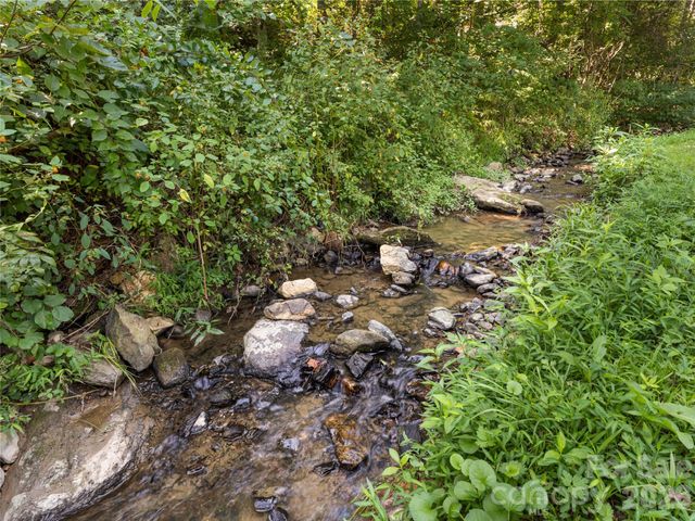 121 Churchill Downs Drive, Fairview, NC 28730