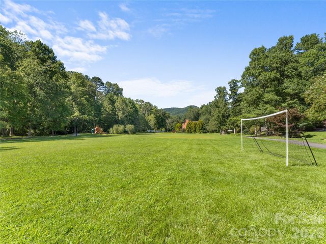 121 Churchill Downs Drive, Fairview, NC 28730