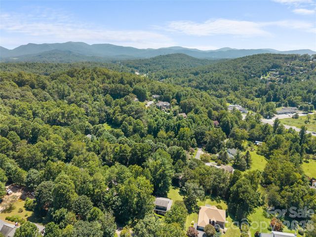 121 Churchill Downs Drive, Fairview, NC 28730