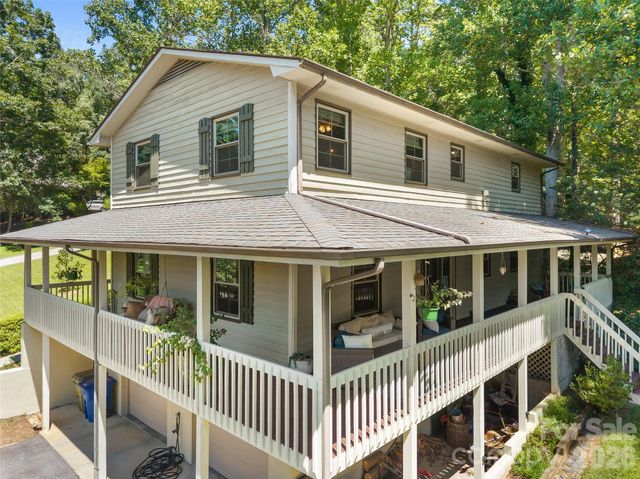 121 Churchill Downs Drive, Fairview, NC 28730