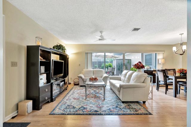 11571 Winchester Drive 27 D, Palm Beach Gardens, FL 33410