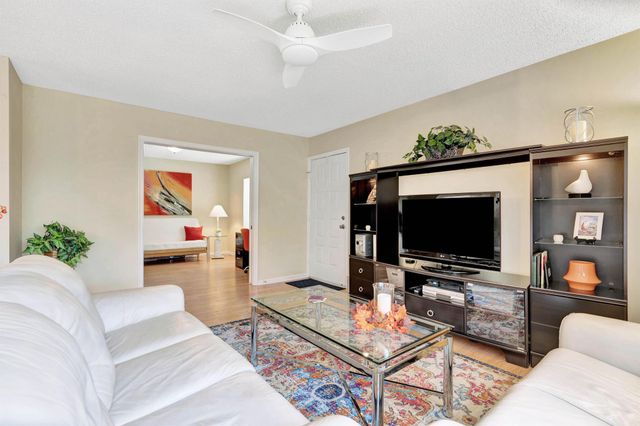 11571 Winchester Drive 27 D, Palm Beach Gardens, FL 33410