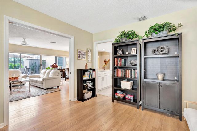 11571 Winchester Drive 27 D, Palm Beach Gardens, FL 33410