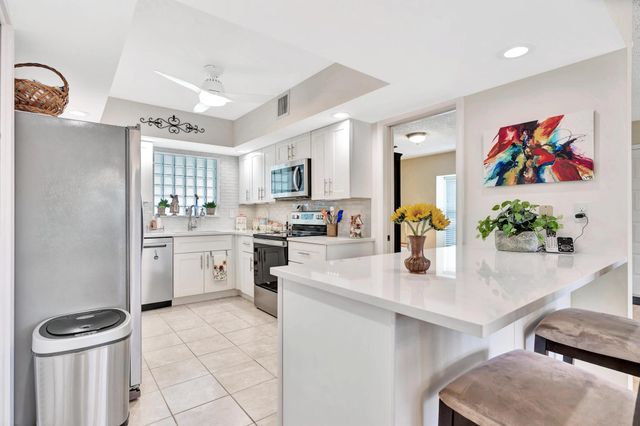 11571 Winchester Drive 27 D, Palm Beach Gardens, FL 33410