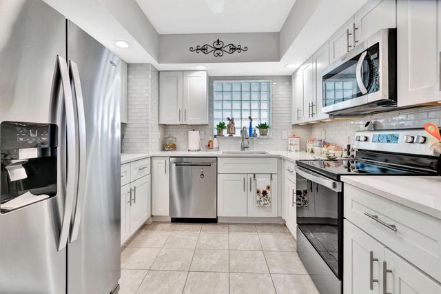 11571 Winchester Drive 27 D, Palm Beach Gardens, FL 33410