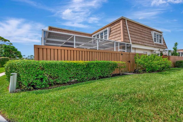 11571 Winchester Drive 27 D, Palm Beach Gardens, FL 33410
