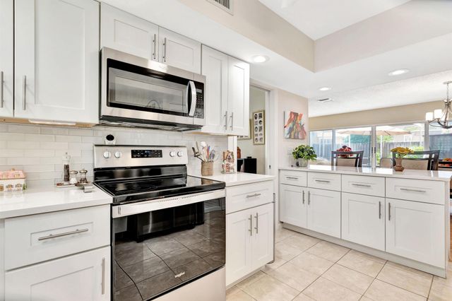 11571 Winchester Drive 27 D, Palm Beach Gardens, FL 33410