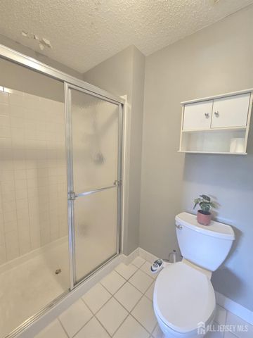 28 Inverness Drive, Edison, NJ 08820