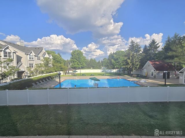 28 Inverness Drive, Edison, NJ 08820