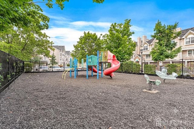 28 Inverness Drive, Edison, NJ 08820