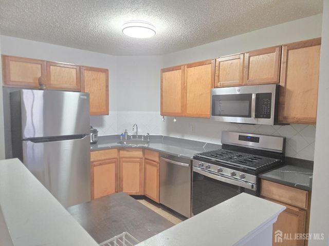 28 Inverness Drive, Edison, NJ 08820