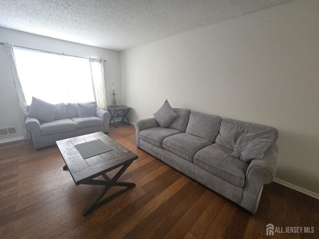 28 Inverness Drive, Edison, NJ 08820