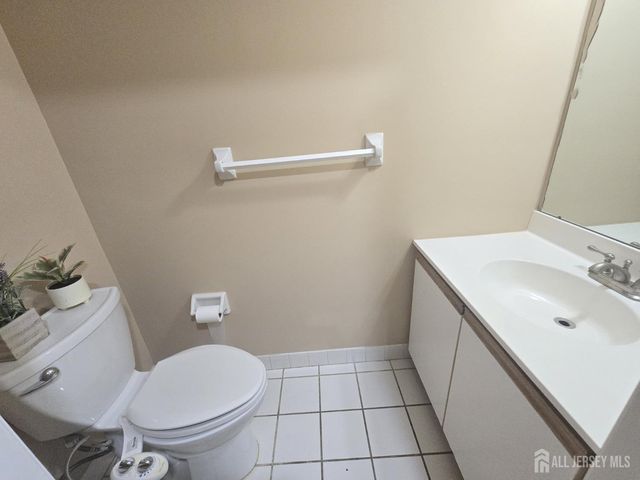 28 Inverness Drive, Edison, NJ 08820