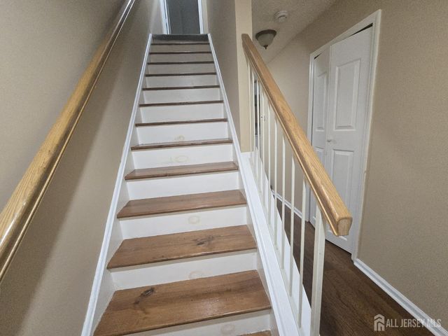 28 Inverness Drive, Edison, NJ 08820