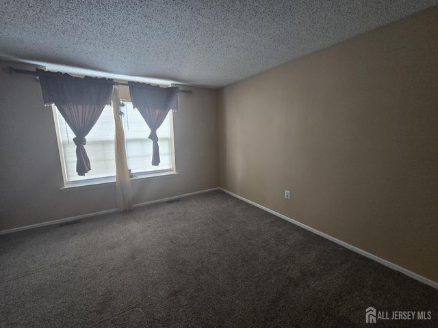 28 Inverness Drive, Edison, NJ 08820