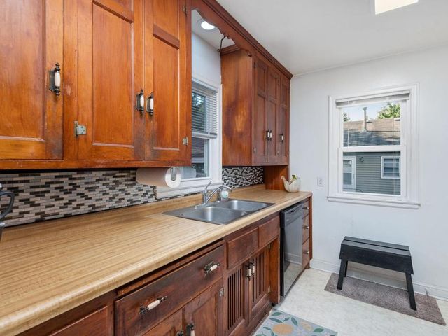 325 5th Avenue N, Hopkins, MN 55343