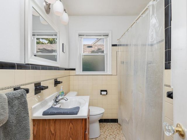 325 5th Avenue N, Hopkins, MN 55343