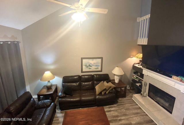 7043 VALLEY CREST Court, Jacksonville, FL 32277