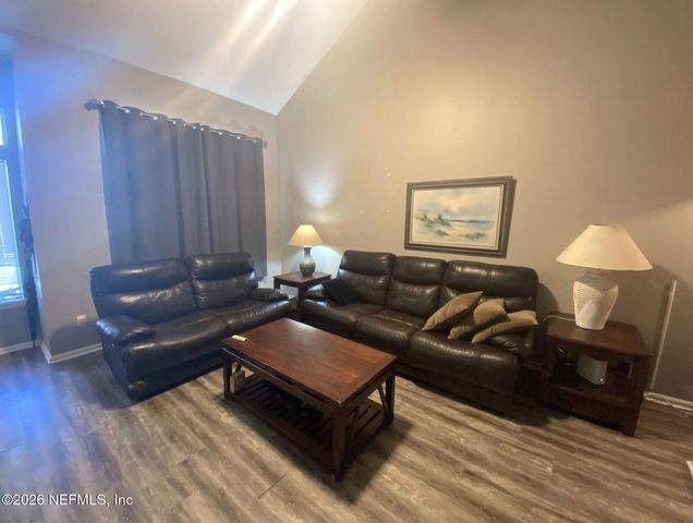 7043 VALLEY CREST Court, Jacksonville, FL 32277
