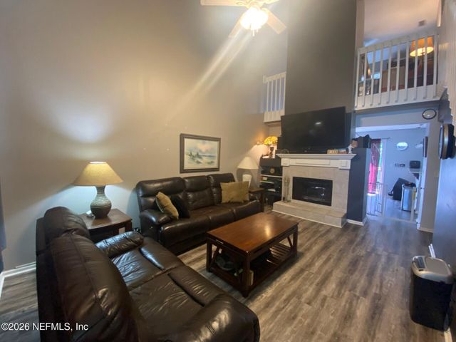 7043 VALLEY CREST Court, Jacksonville, FL 32277