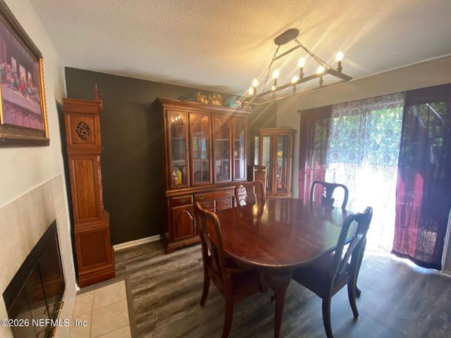 7043 VALLEY CREST Court, Jacksonville, FL 32277